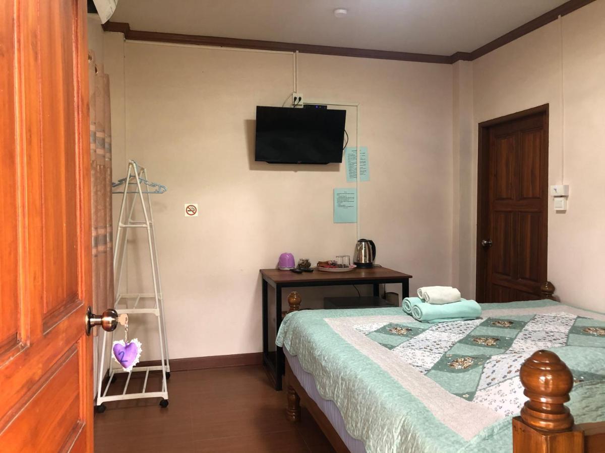 Ruen Thai Ban Rim Nam Kamphaeng Phet Εξωτερικό φωτογραφία