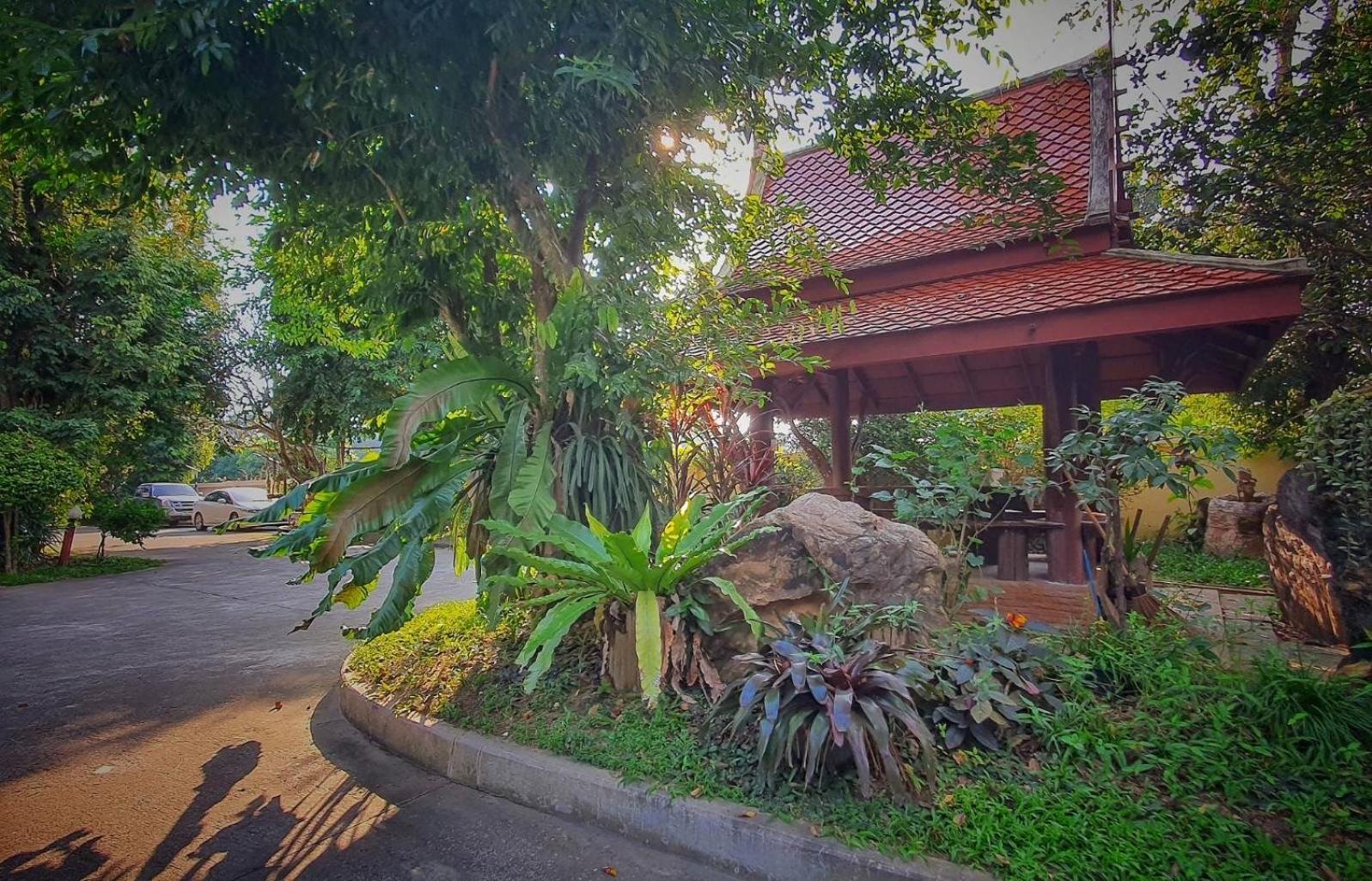 Ruen Thai Ban Rim Nam Kamphaeng Phet Εξωτερικό φωτογραφία