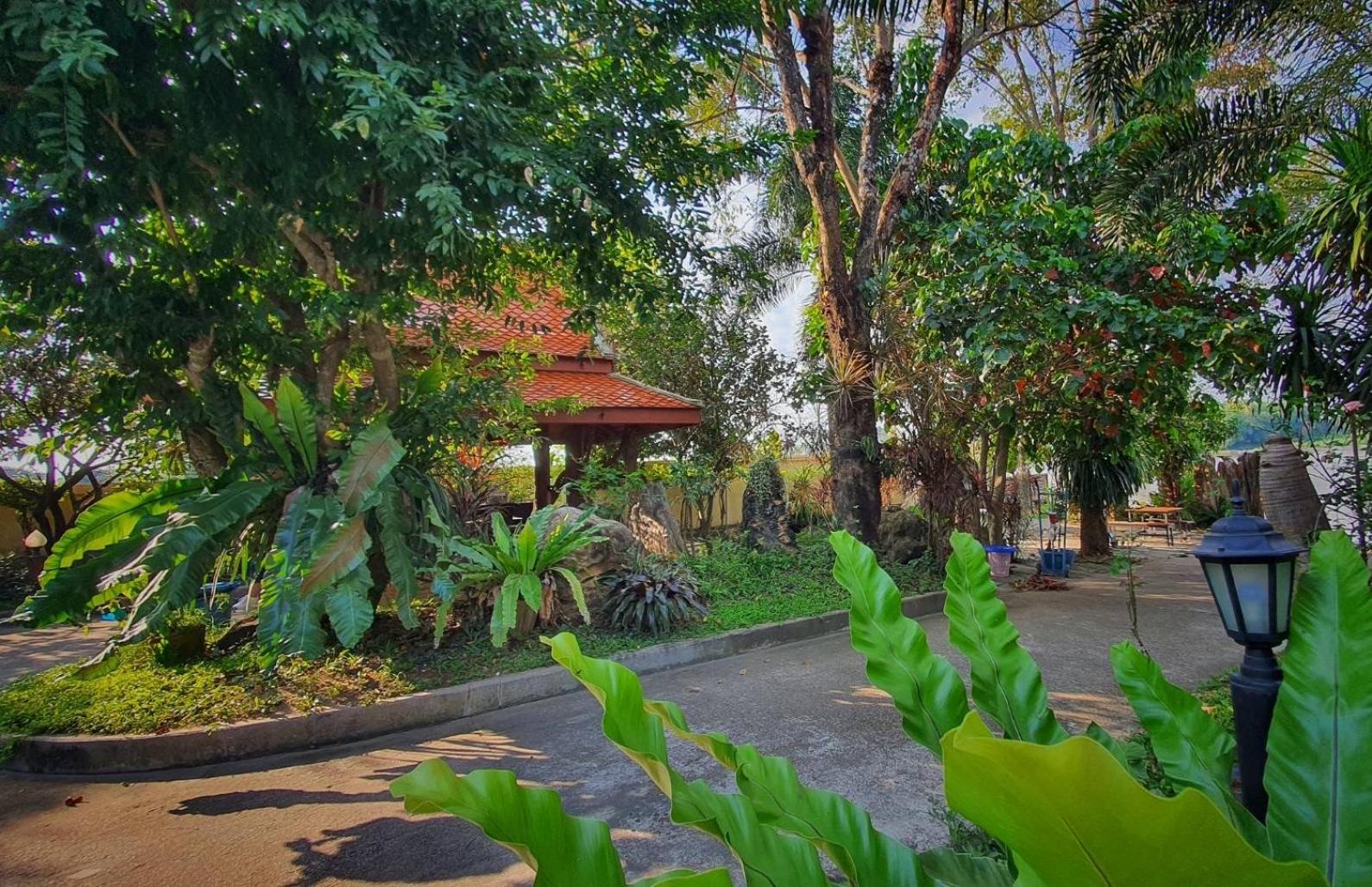Ruen Thai Ban Rim Nam Kamphaeng Phet Εξωτερικό φωτογραφία