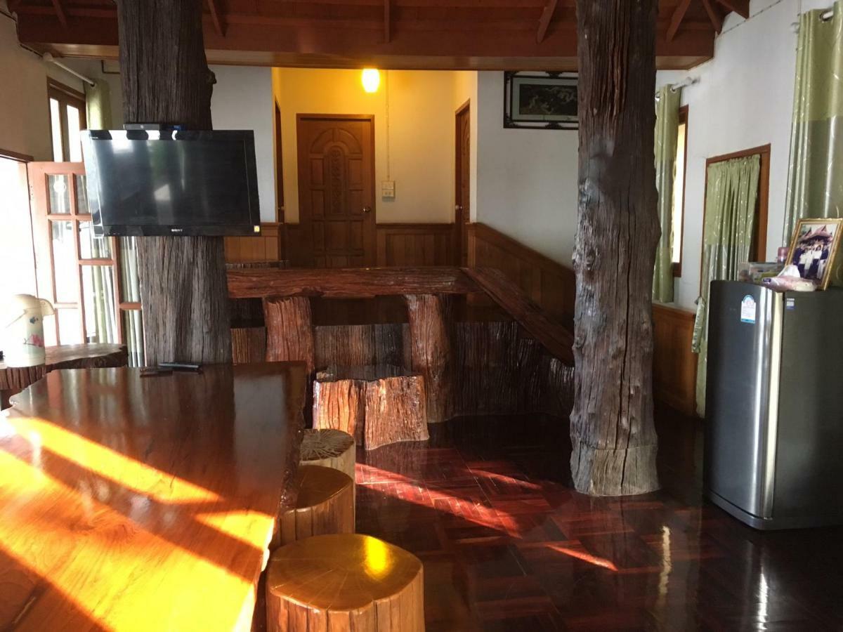Ruen Thai Ban Rim Nam Kamphaeng Phet Εξωτερικό φωτογραφία