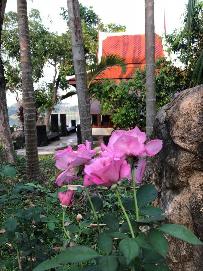 Ruen Thai Ban Rim Nam Kamphaeng Phet Εξωτερικό φωτογραφία